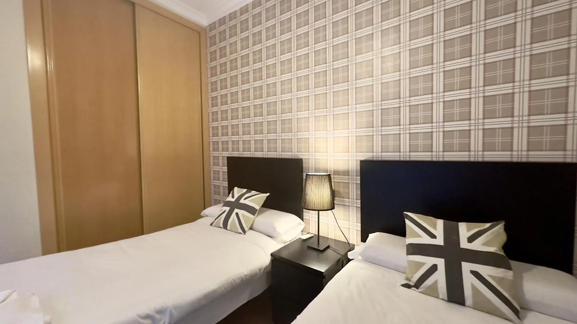 Urbe10 Plaza De Uncibay 3 Bedrooms Apatment Málaga Spanien