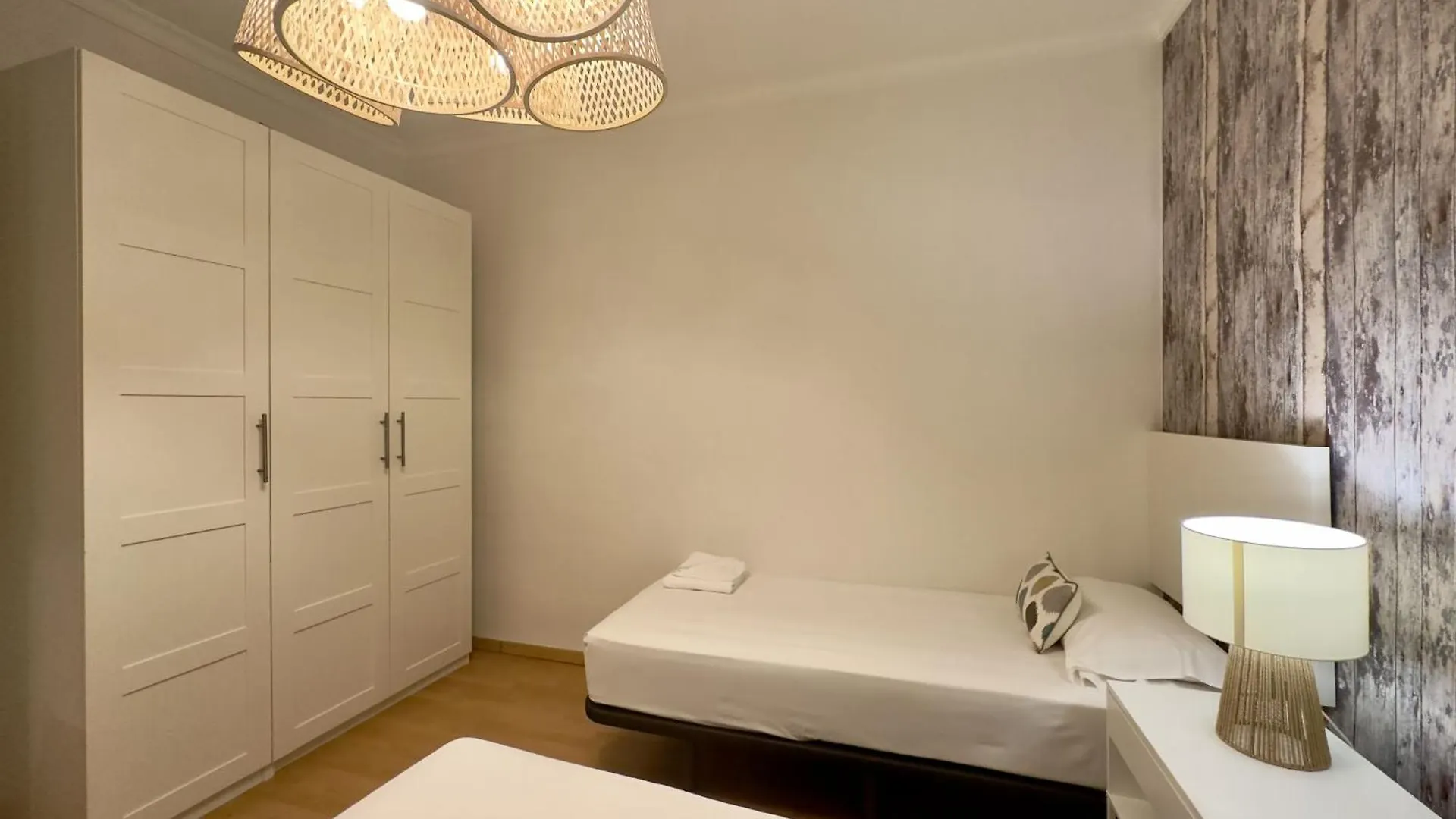 Apartment Urbe10 Plaza De Uncibay 3 Bedrooms Apatment Malaga Spain